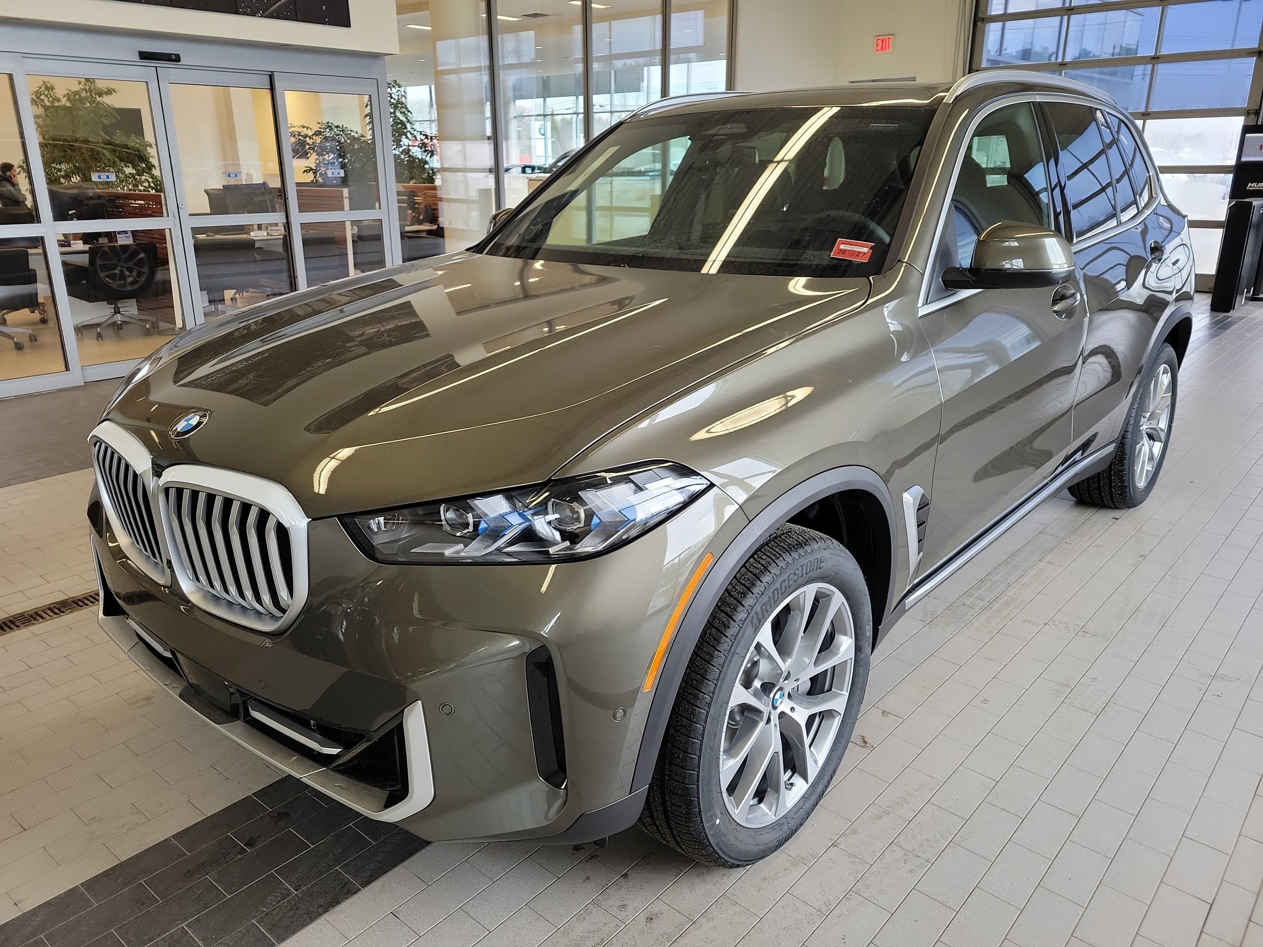 2026 BMW X5 xDrive40i in Manhattan Green Metallic — front three-quarter view